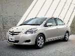 Automobil Toyota Belta fotografie, vlastnosti